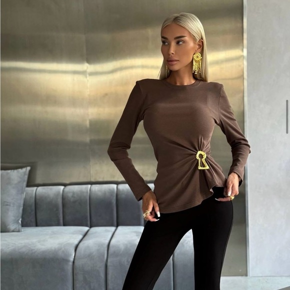 Brown Long-Sleeve Twist-Front Top with Gold Keyhole Accent - Picture 2 of 6
